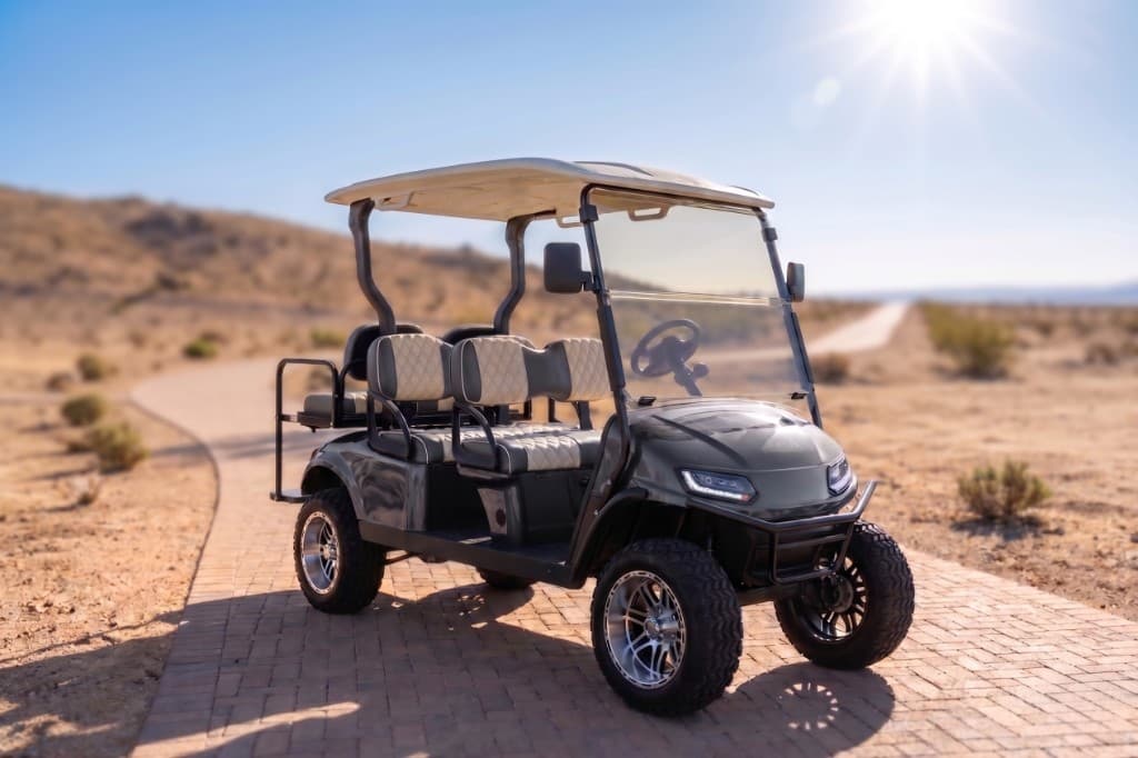 Electric golf cart with lithium battery