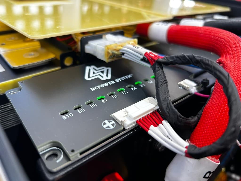 Módulo NCPower System con indicadores de estado y balanceo de celdas