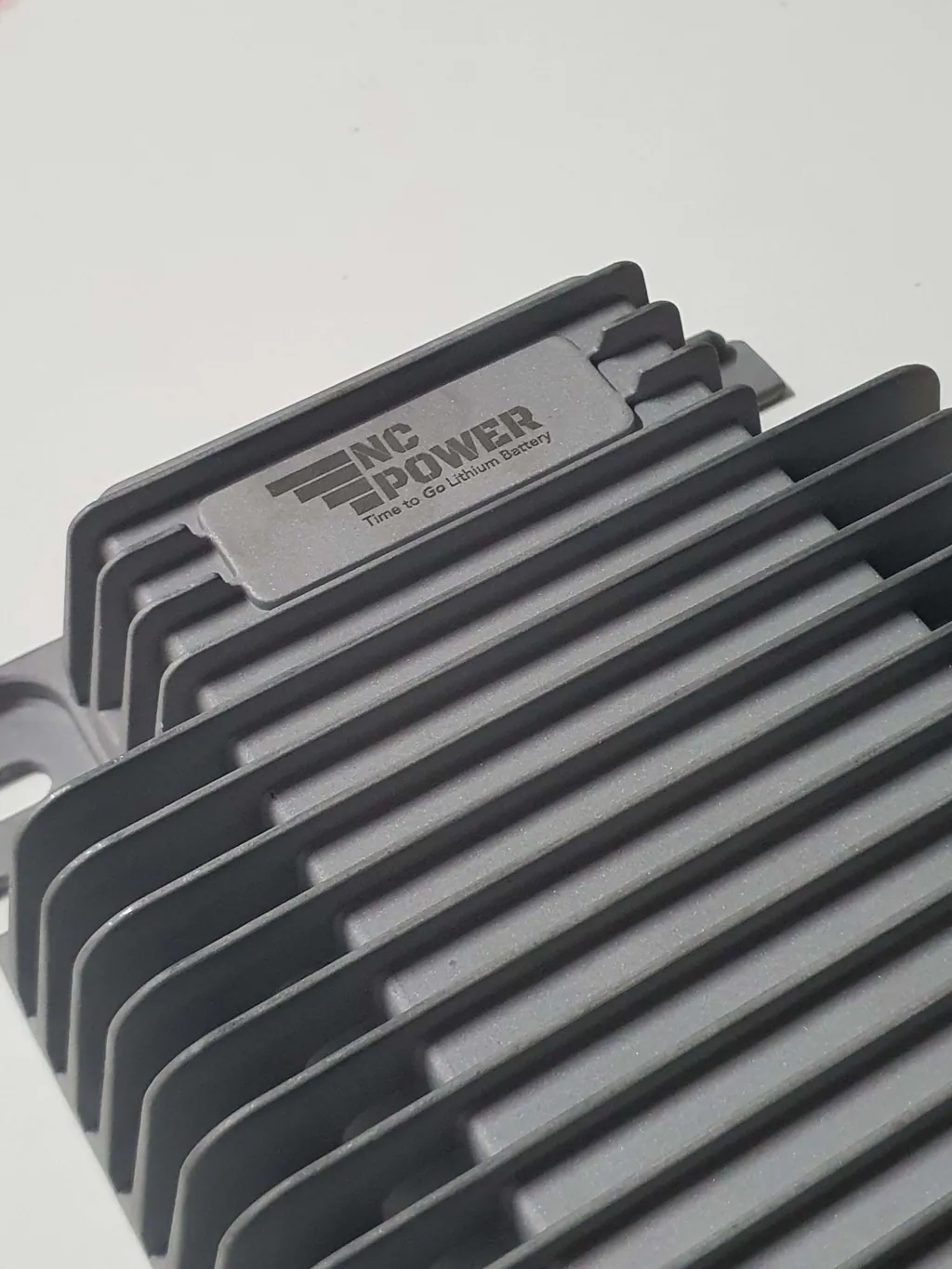 Imagen de portada: El proceso de fabricación de baterías de litio y la alta personalización de NCPOWER