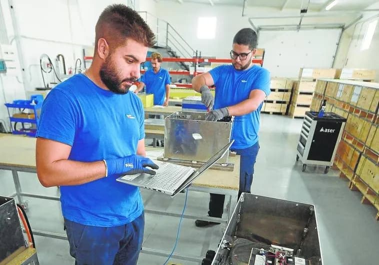 Imagen de portada: Baterías de litio a pie de huerta para una movilidad eléctrica sin freno en la Región de Murcia